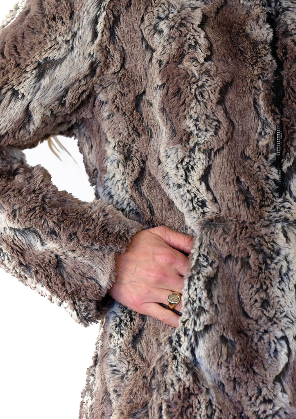 Jamie Women's Luxury Faux Fur Half Zip Après Ski Pullover